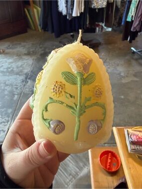 Egg decorative candle with flowers!